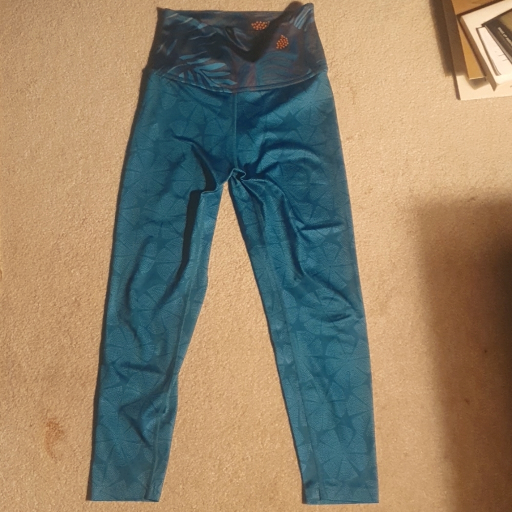 Super cute silky teal leggings M